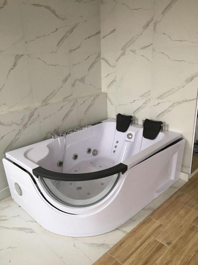 Yourapart Jacuzzi Przy Zamku Krolewskim ワルシャワ エクステリア 写真